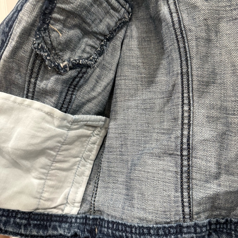 American Eagle Cropped Denim Jacket - Picture 11 of 13
